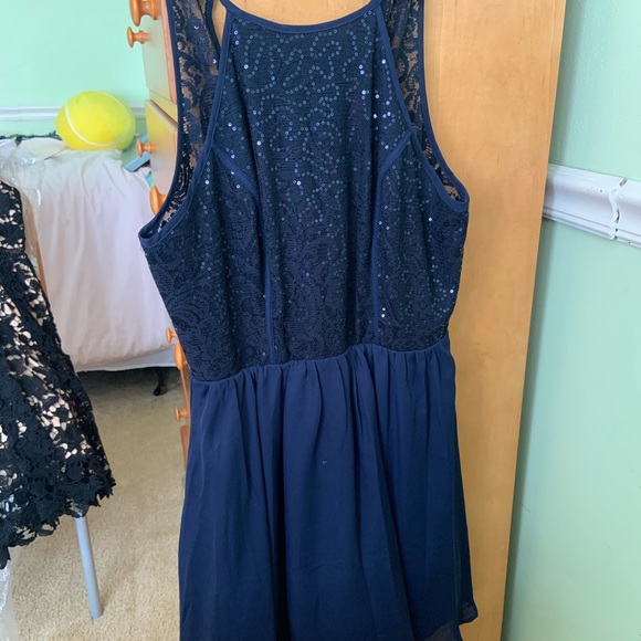 Formal dress with open back - Picture 1 of 3